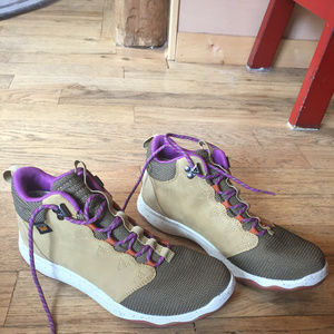 Womens Teva Hiking Boot- Brand New Size 9